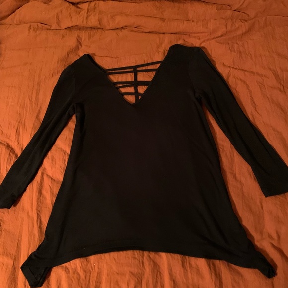 Mudd long sleeve medium black shirt with front and back v cut design - Picture 3 of 5